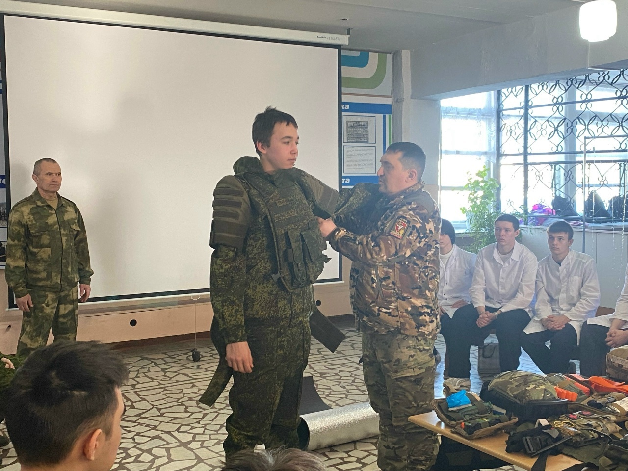 Студенты Бирска познакомились с основами тактической медицины