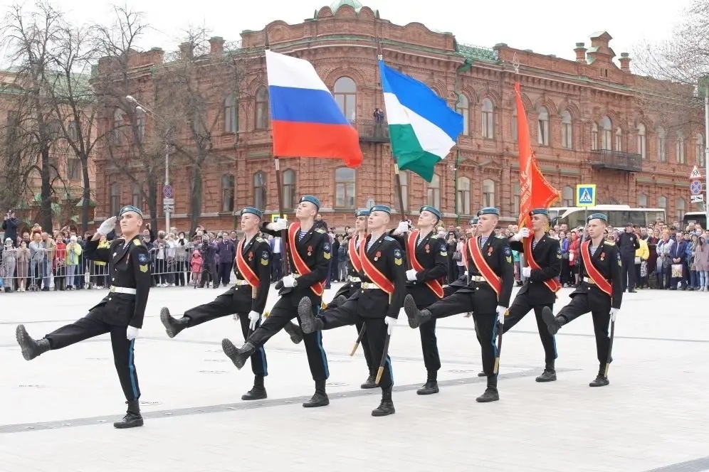 Глава Башкирии поздравил с Днем Государственного флага Башкортостана