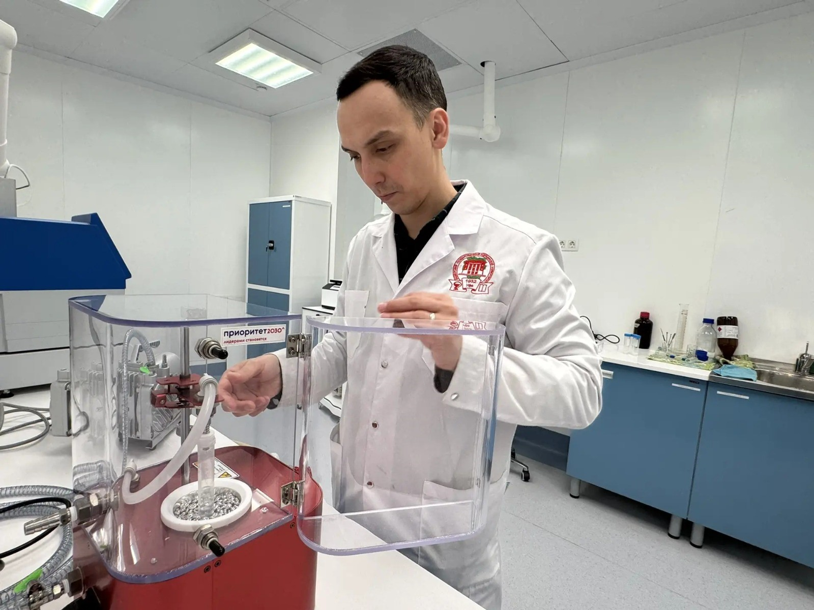 Резидент Уфимского кампуса развивает пептидную химию и биомолекулярную инженерию