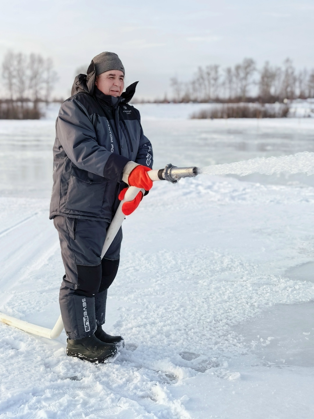 В Бирске продолжается строительство ледовой дороги
