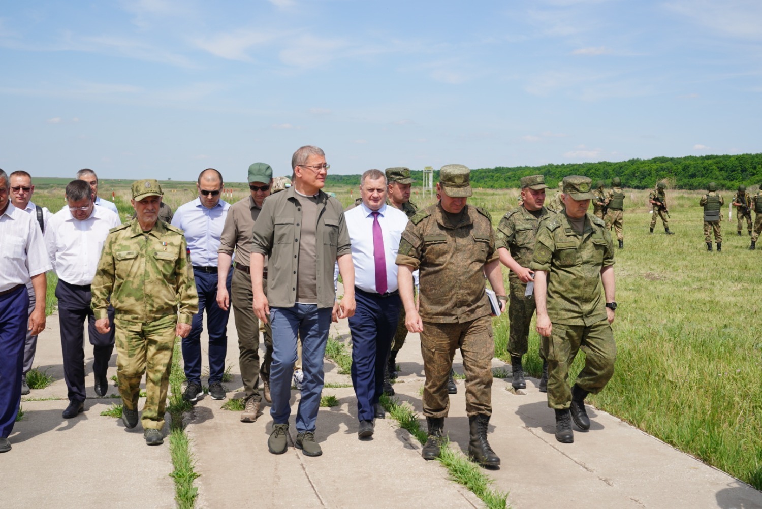 Глава Башкирии побывал в расположении добровольческого полка «Башкортостан»  по месту боевой учебы
