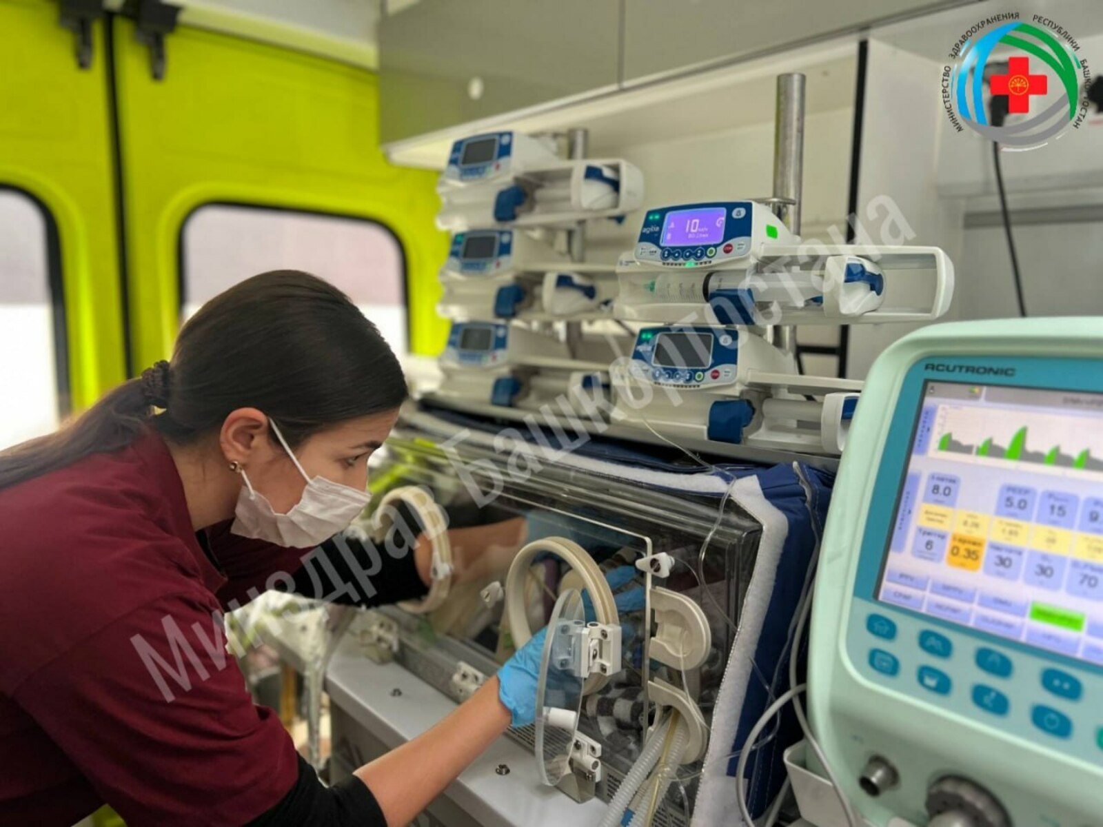 Врачи из Башкирии спасли новорожденных двойняшек, чья жизнь висела на волоске