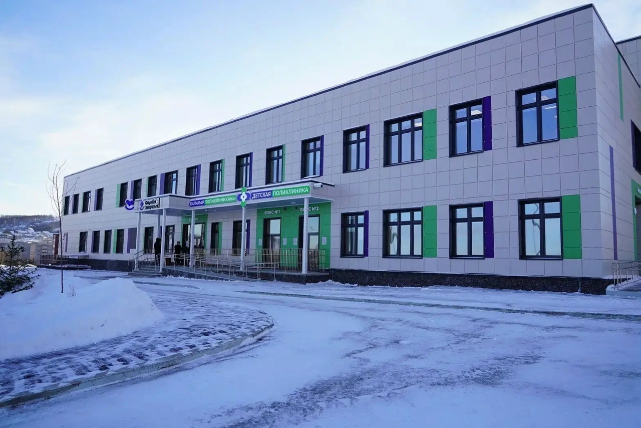 Глава Башкирии посетил новую детскую поликлинику в Учалах