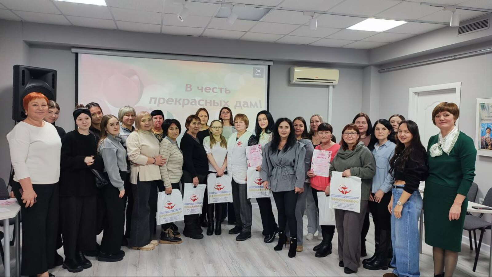 В Нефтекамске прошел вечер «В честь прекрасных дам»