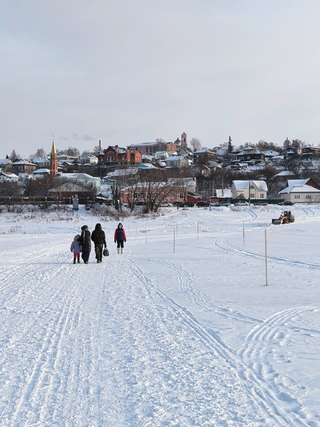 В Бирске продолжается строительство ледовой дороги