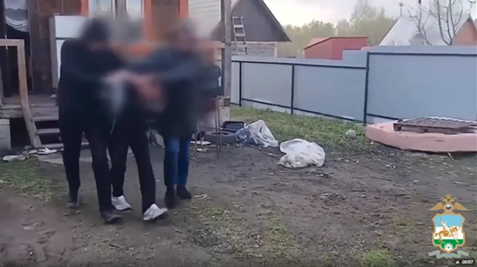 В Башкирии задержали курьера мошенников, обманувших пенсионеров на миллионы