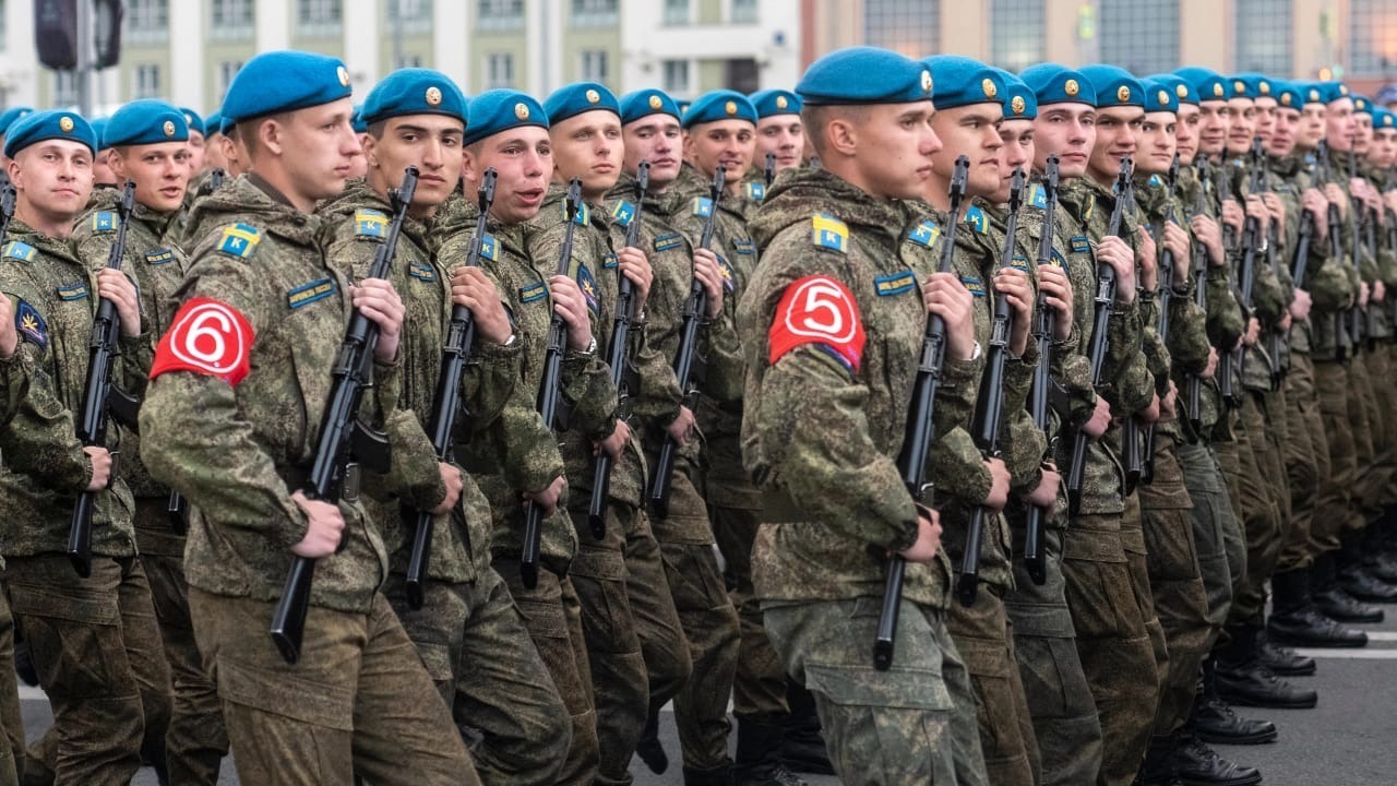 Военный курсант из Башкирии прошел парадным  маршем на Красной площади