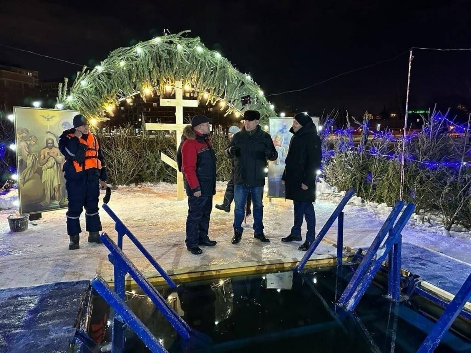 В Башкирии напомнили правила купания в проруби на Крещение