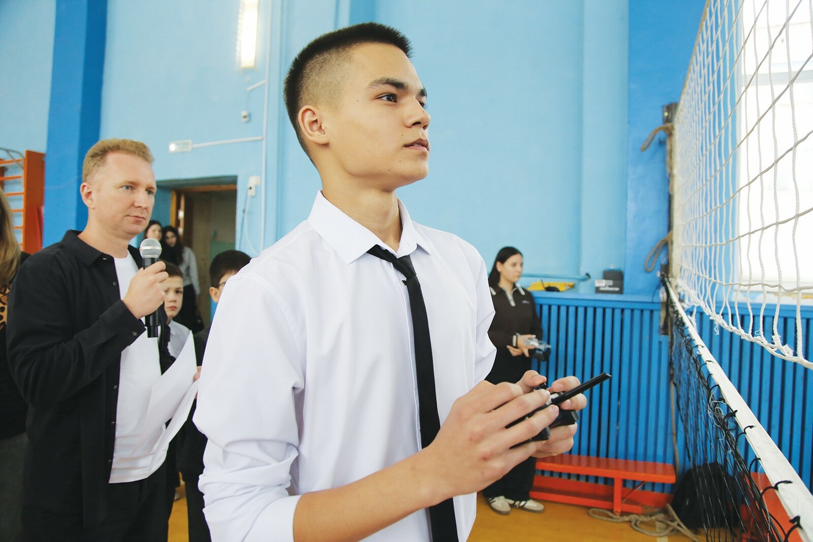 Спортзал школы №1 превратился в испытательный полигон для 25 юных пилотов