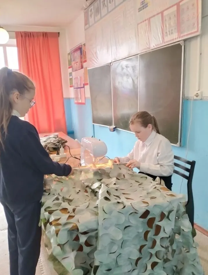 Ольга Ефимова Стараниями учениц школы маскировочная сеть получится большой