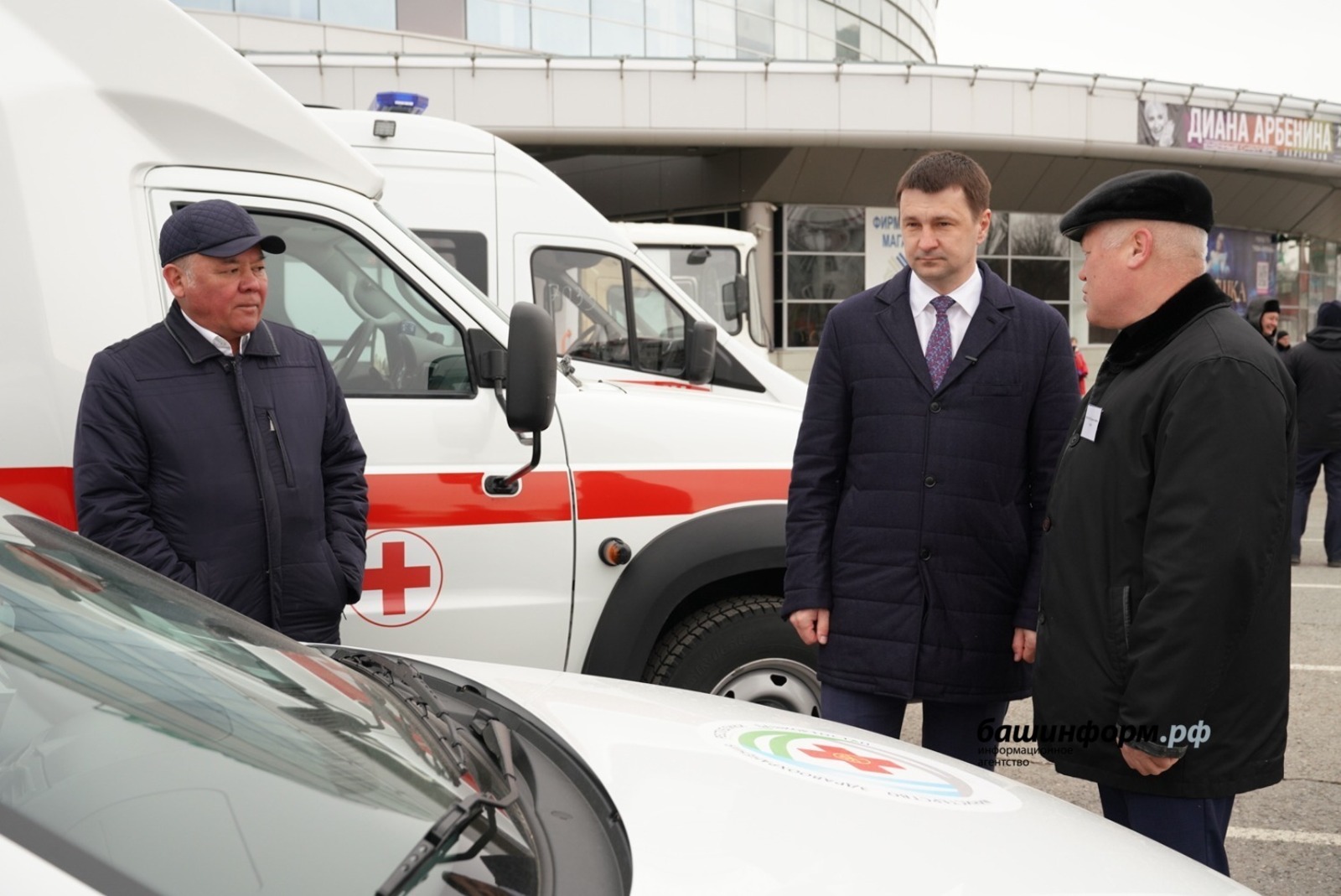 Башкирские больницы получили новые санитарные автомобили