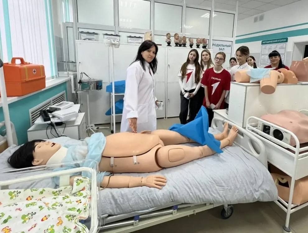 В Бирском медико-фармацевтическом колледже вновь встречали старшеклассников