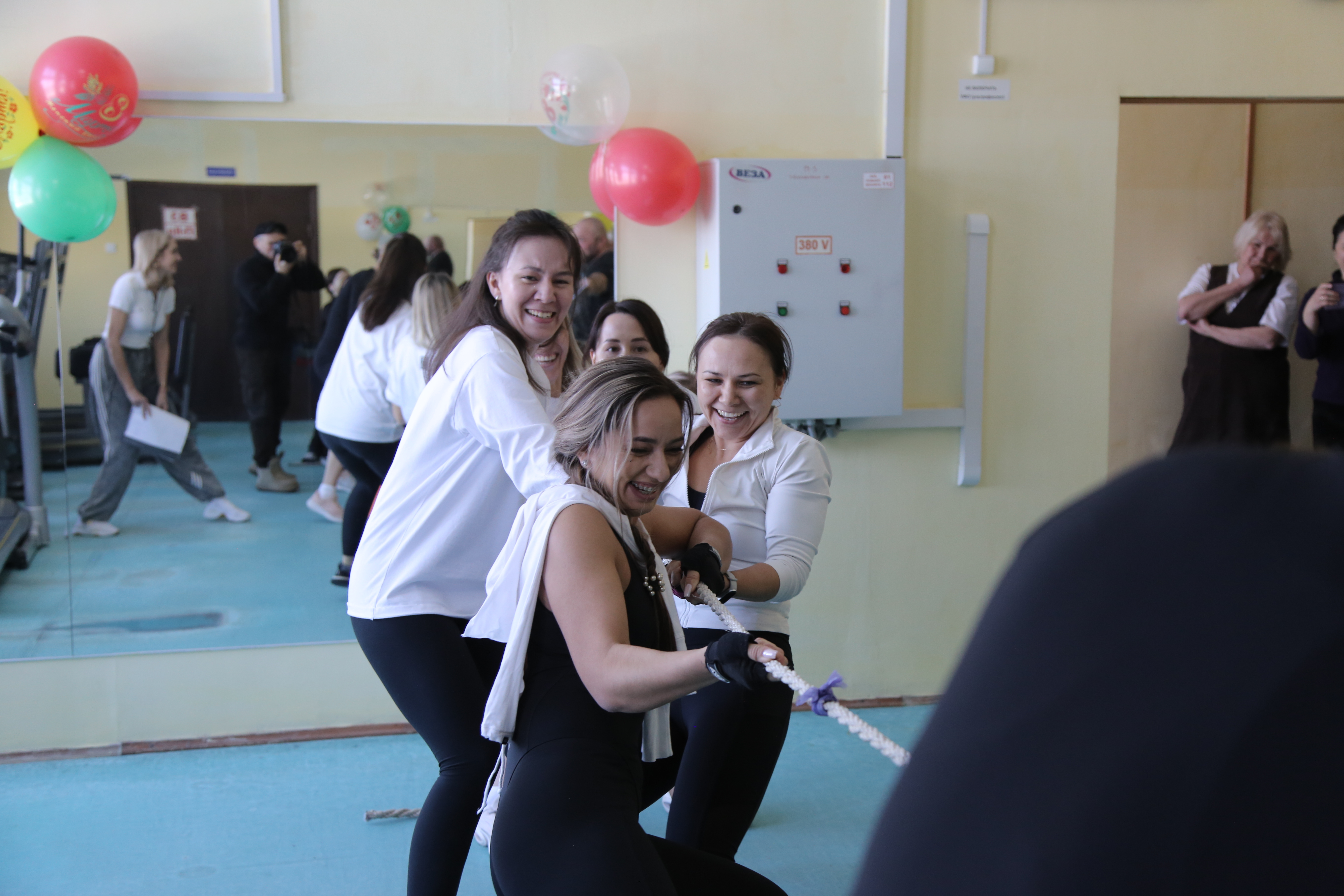 В Бирске девушки отметили 8 Марта силовой эстафетой «Леди-форсаж»