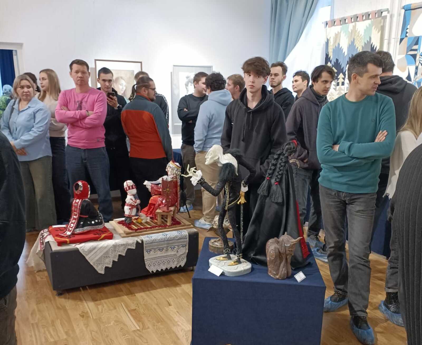 Вернисаж работ студентов Бирского филиала УУНиТ поразил волшебством