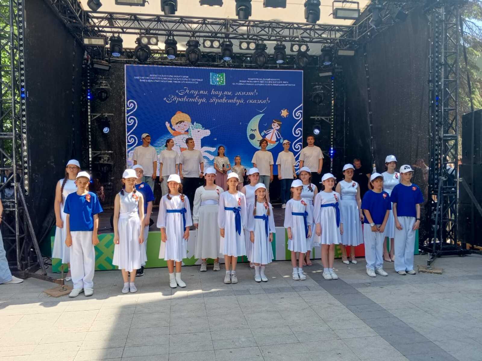 В Уфе на ярмарке «Китап-Байрам» состоялся флешмоб