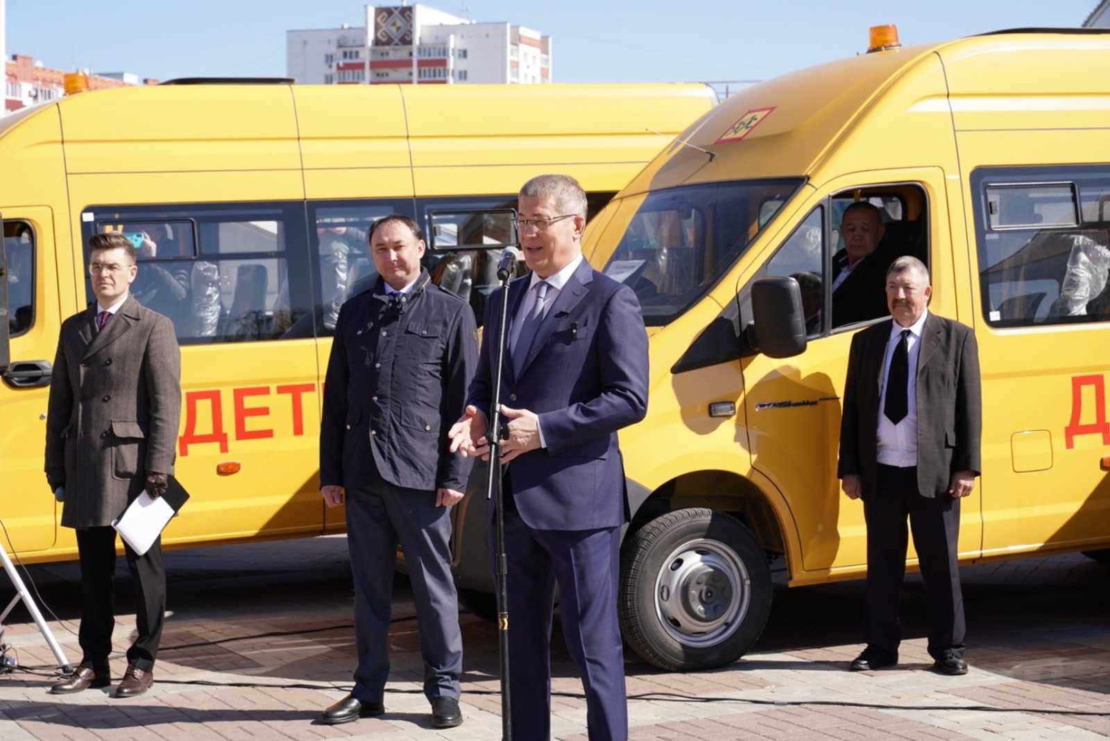 В Башкирии школы получили новые автобусы