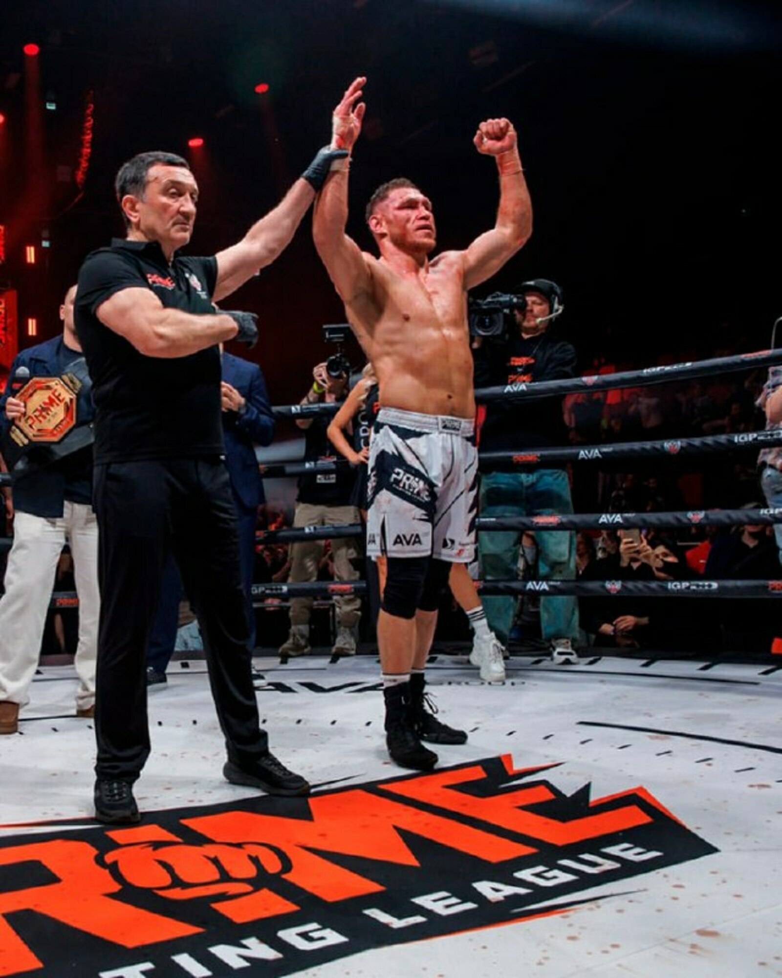 Боец Ильнар Hunter в преддверии поединка рассказал, что готов на 100 процентов