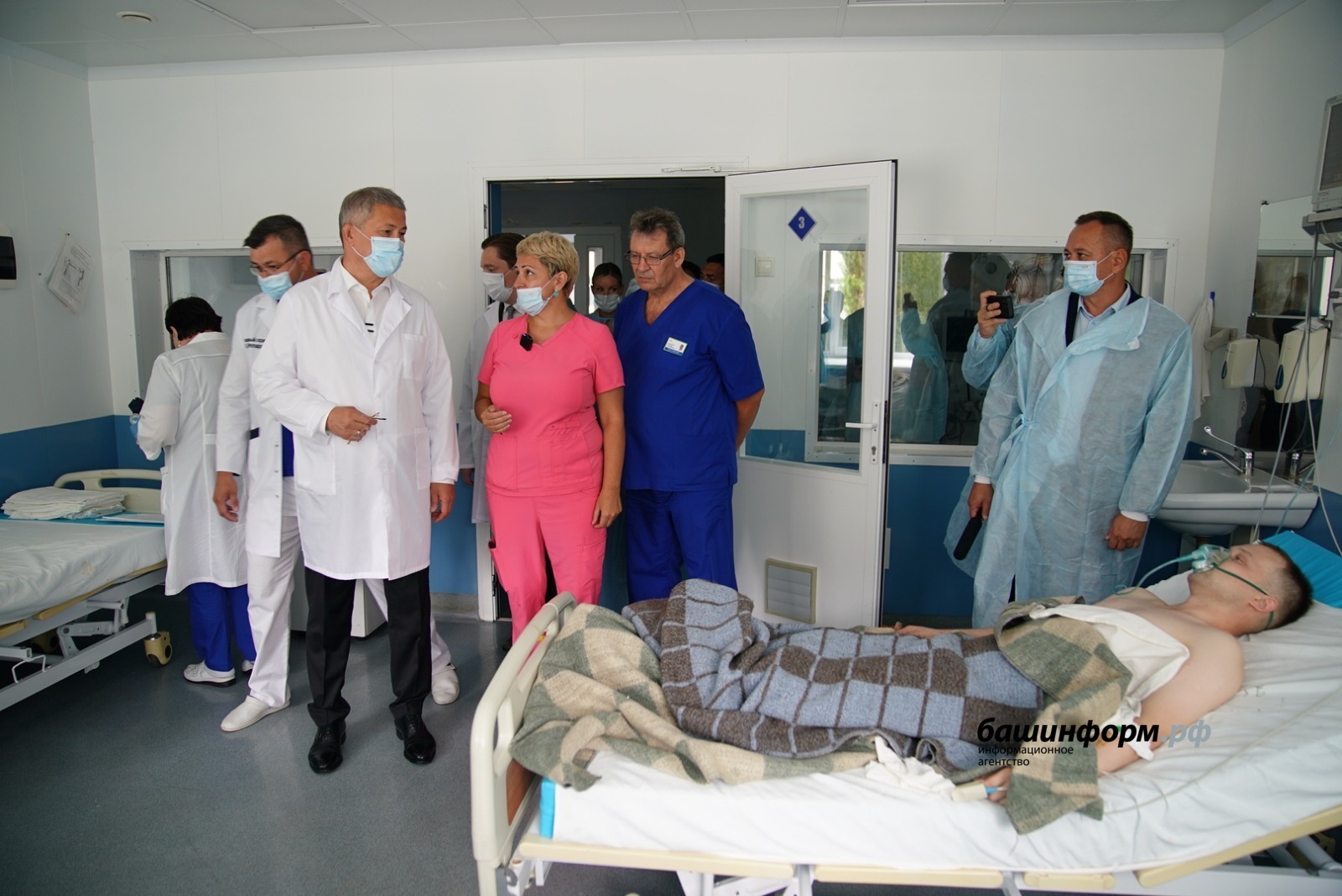 Глава Башкирии посетил пострадавших от технологической аварии в Стерлитамаке