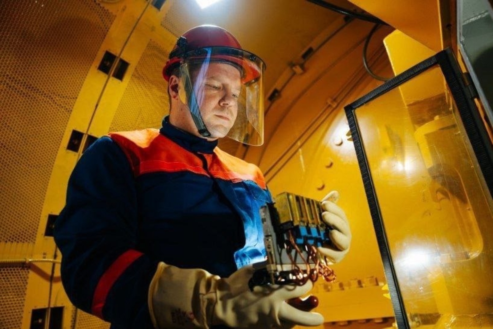 Радий Хабиров обратился к энергетикам Башкирии в их профессиональный праздник