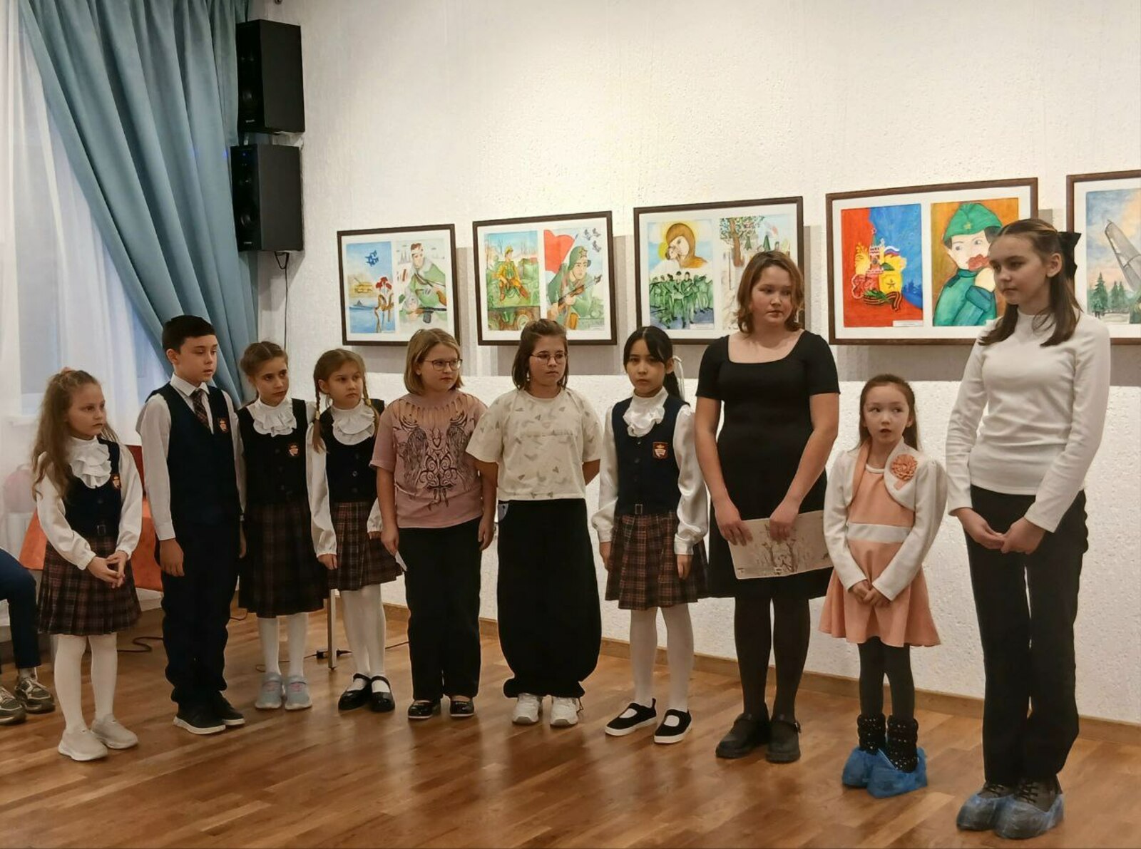 Юные художники прославили традиции мужества и долга