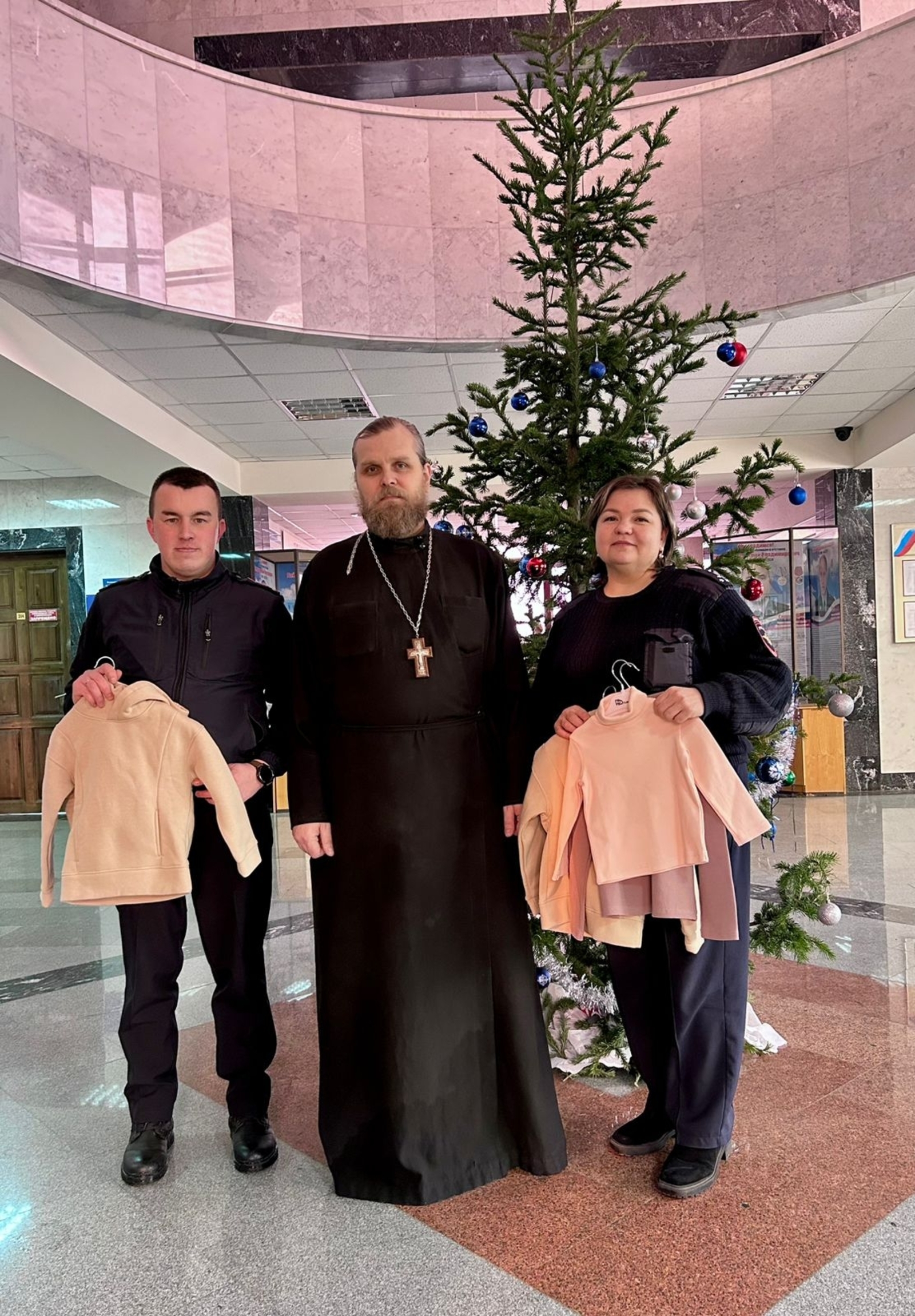 В Бирске нуждающимся передали вещи в преддверии Рождества Христова