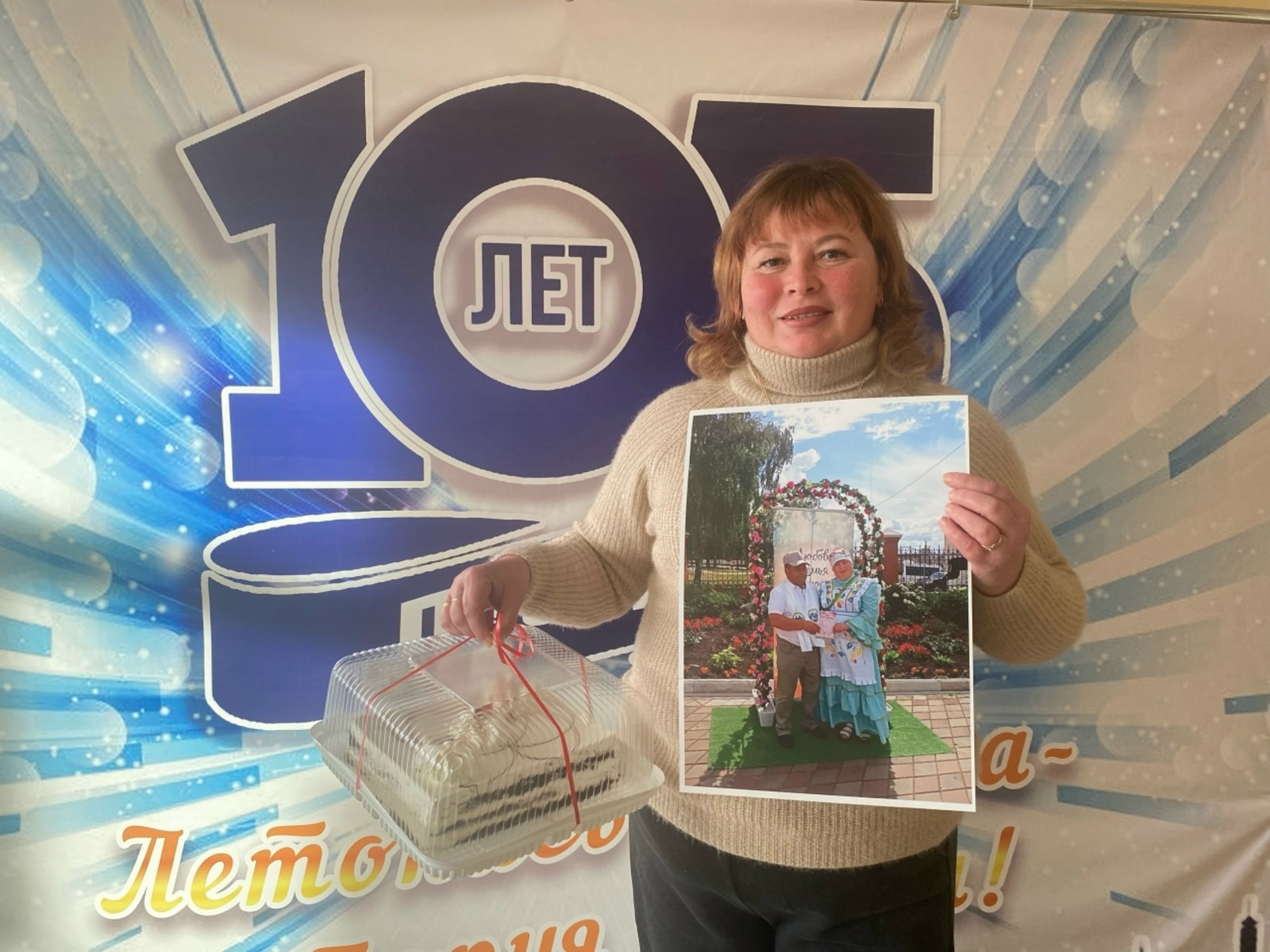 Победительница конкурса «Моя мама творит чудеса» Алина Галиахметова забрала приз