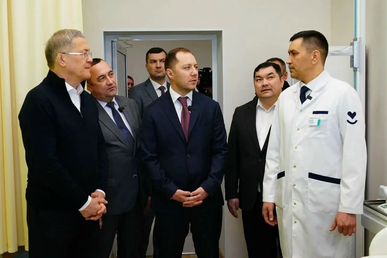 Глава Башкирии посетил новую детскую поликлинику в Учалах
