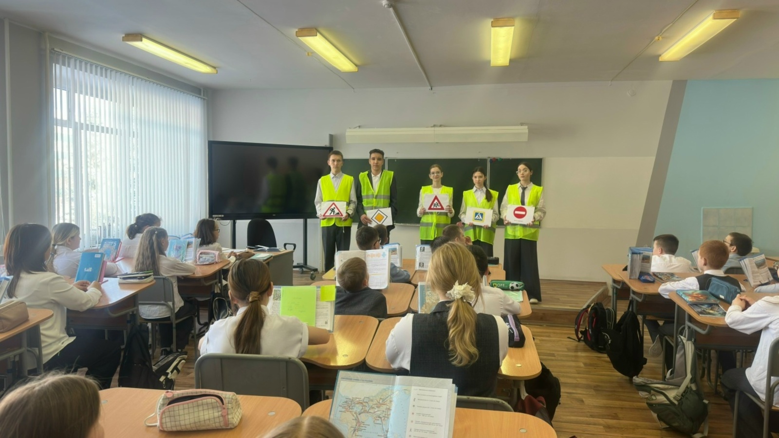 Участники движения ЮИД посетили пятиклассников школы №7