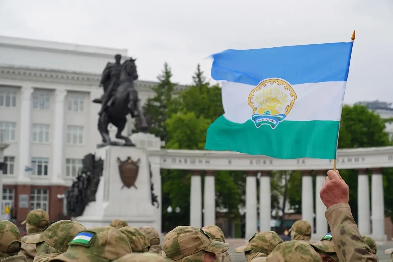 Глава Башкирии поздравил с Днем Государственного флага Башкортостана