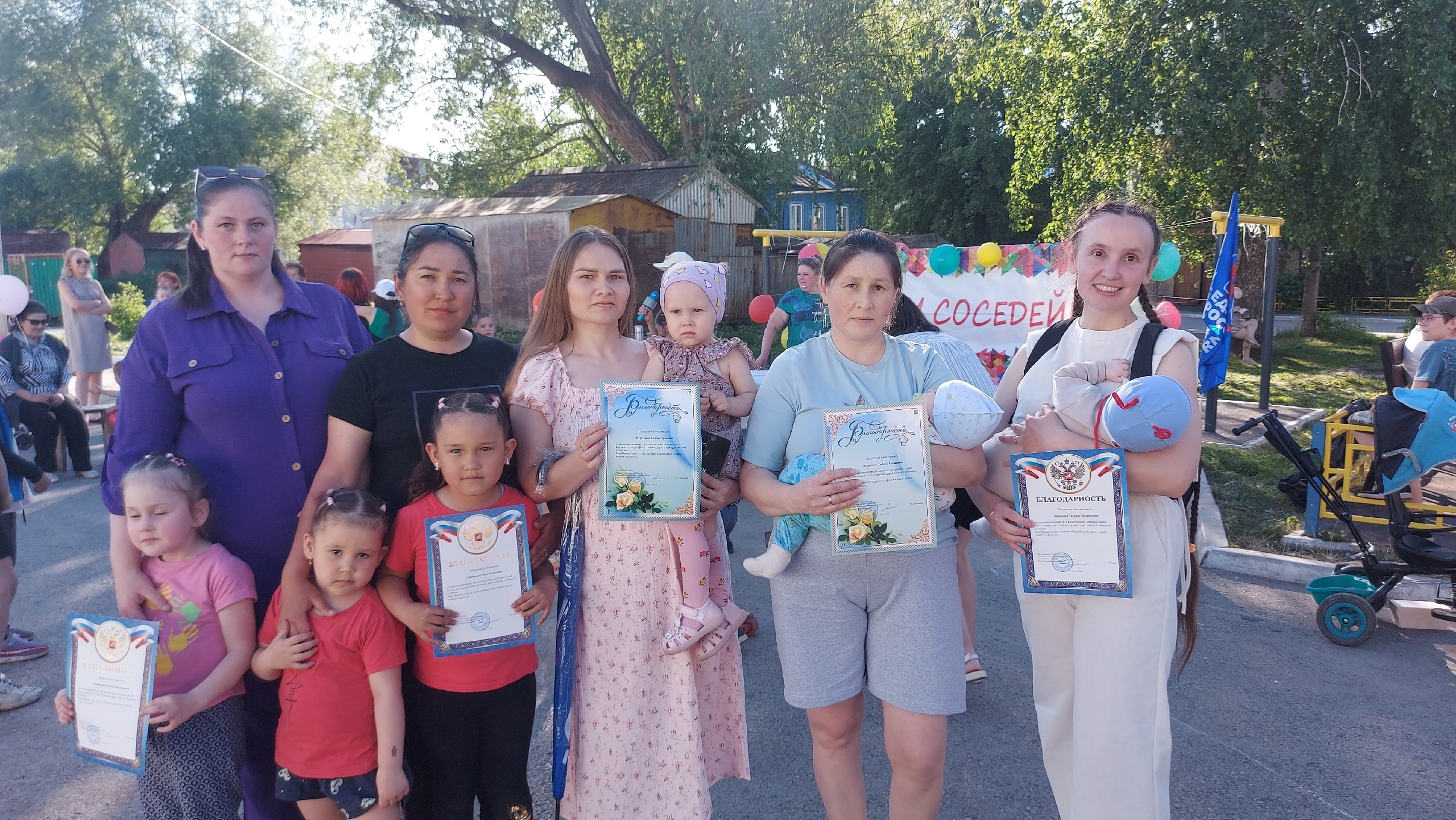 В Бирске весело отметили День соседей