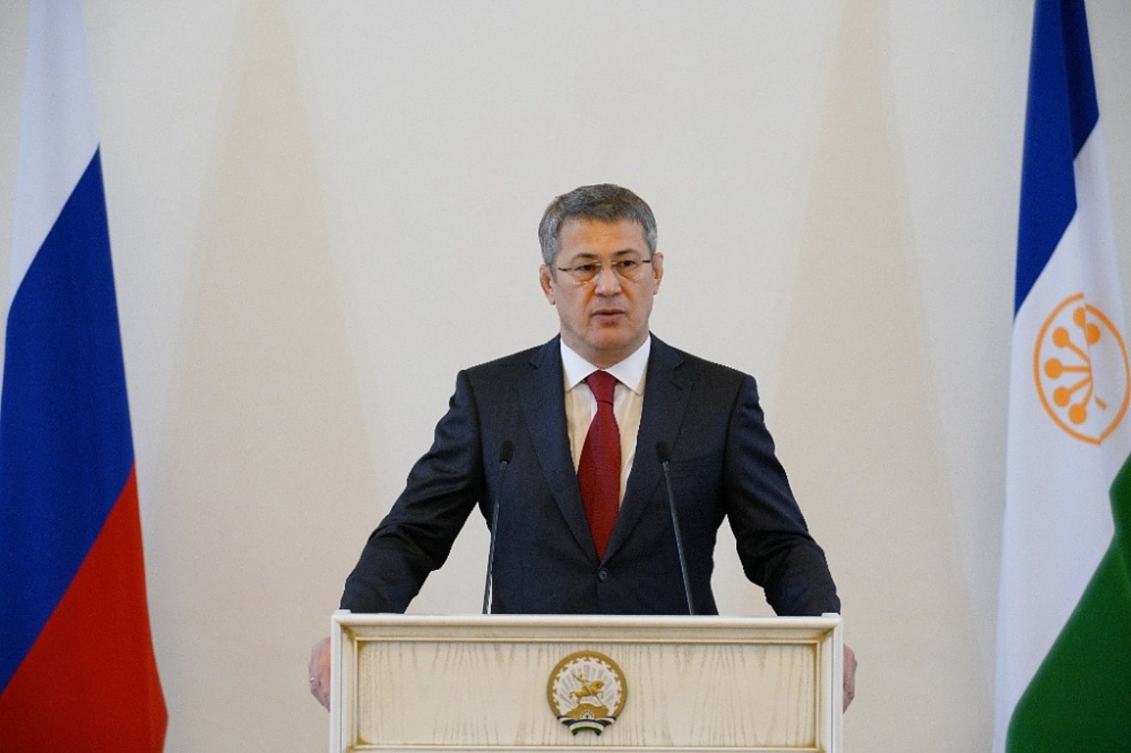 Глава Башкирии внес изменения в указ о поддержке молодых ученых