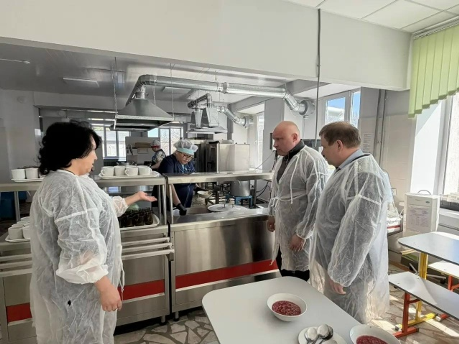 Глава администрации Бирского района оценил качество питания в школе