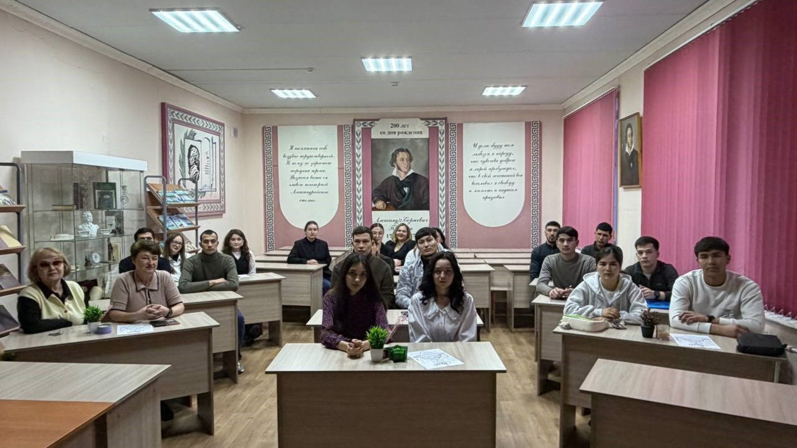 В Бирском филиале УУНиТ организовали литературное арт-кафе