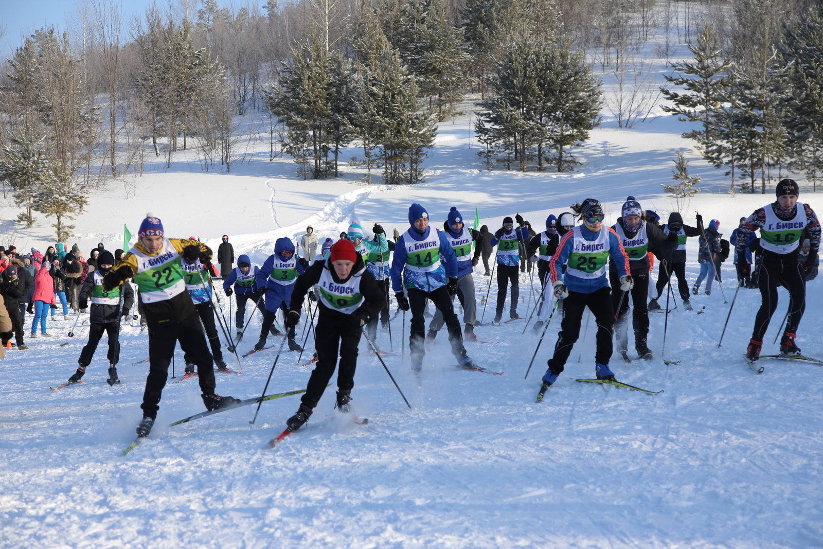 В Бирске более 100 участников посетили Всероссийскую лыжную гонку «Лыжня России-2024», посвященную 35-летию вывода советских войск из Афганистана