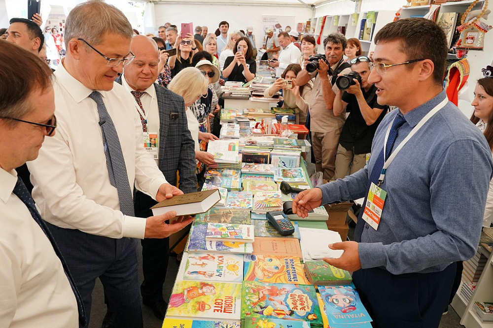 В столице Башкирии работает первая Международная книжная ярмарка «Китап-байрам»