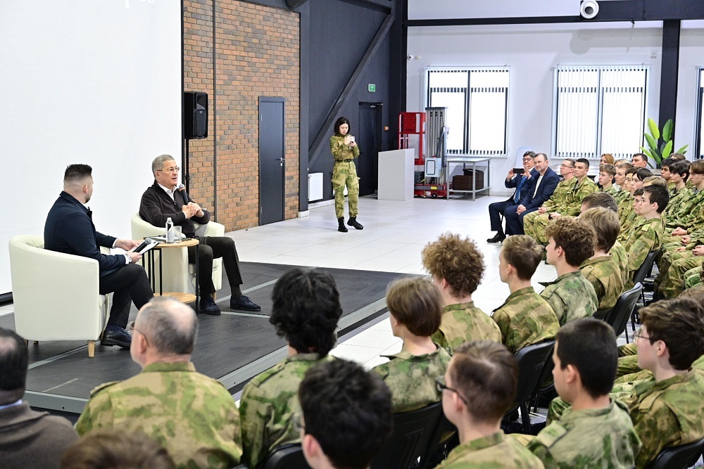 Радий Хабиров посетил учебные сборы в парке «Патриот»