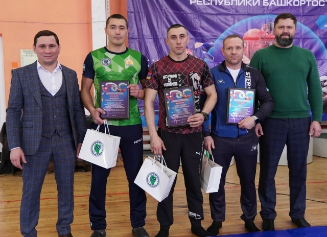 Клуб "Воин" из Бирска занял 1 место на республиканском турнире по панкратиону