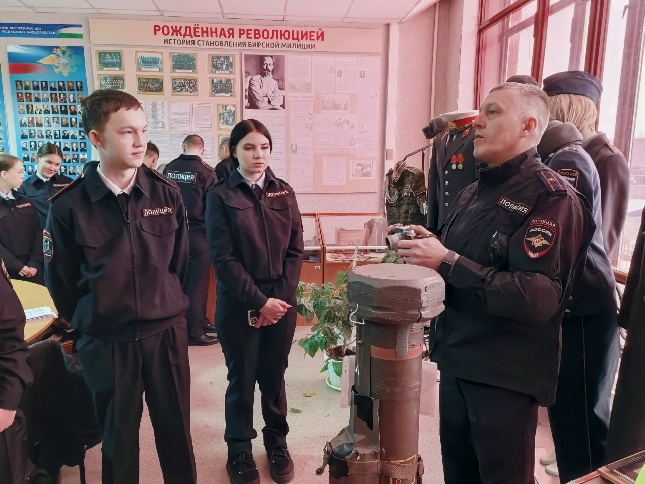 Бирские студенты поближе познакомились с профессиями полицейских