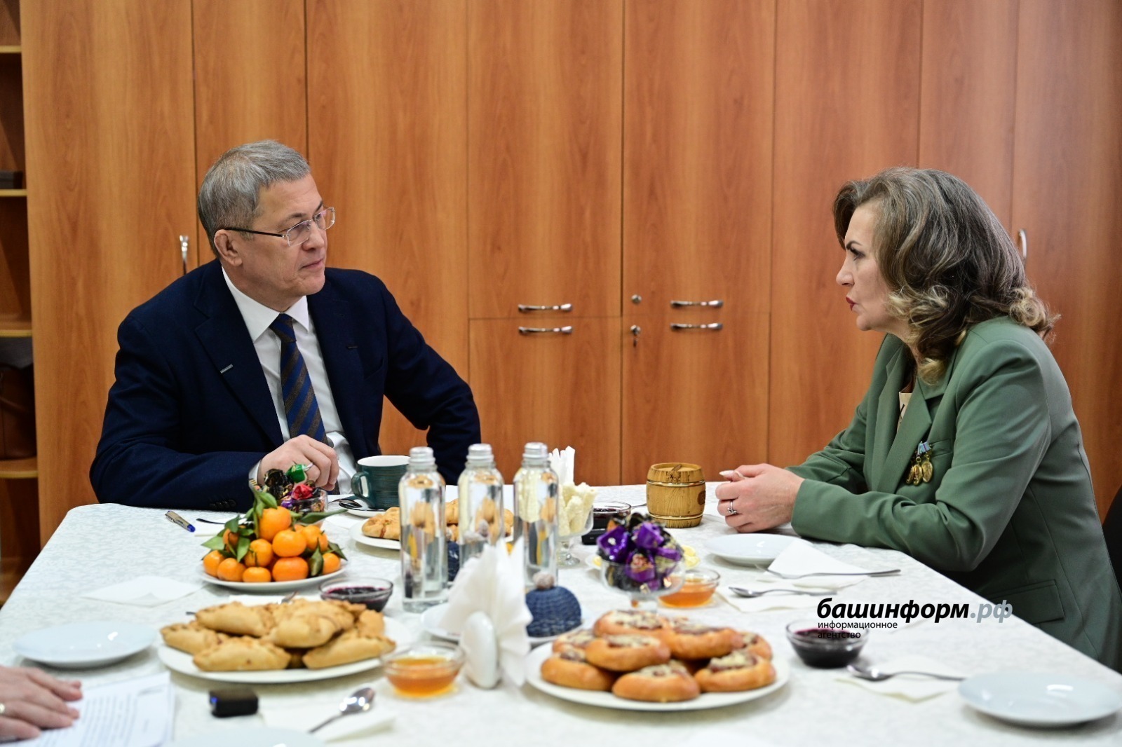 Глава Башкирии навестил маму погибшего Героя России