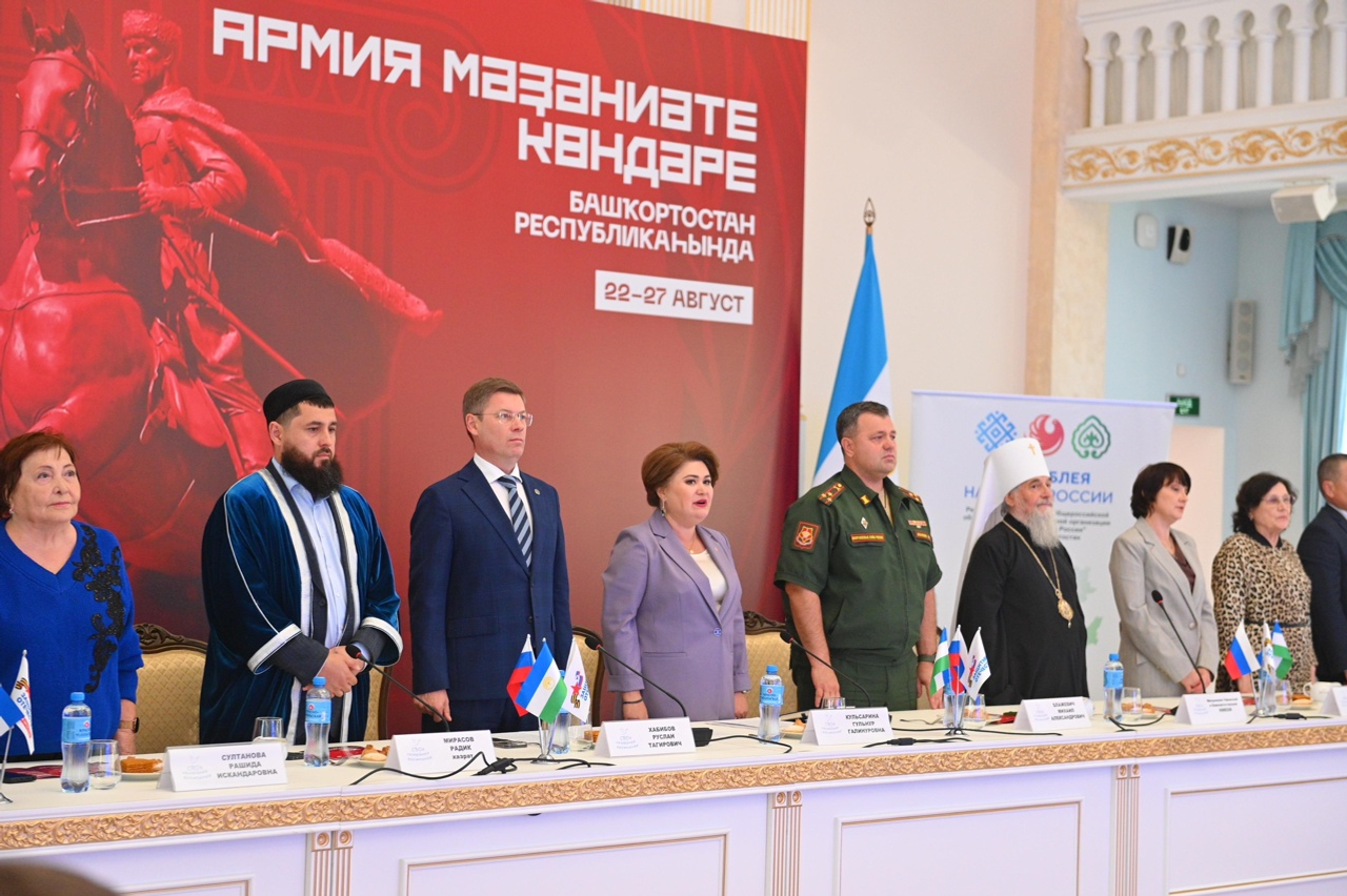 Биряне стали участниками празднования Дня государственного флага РФ в Уфе