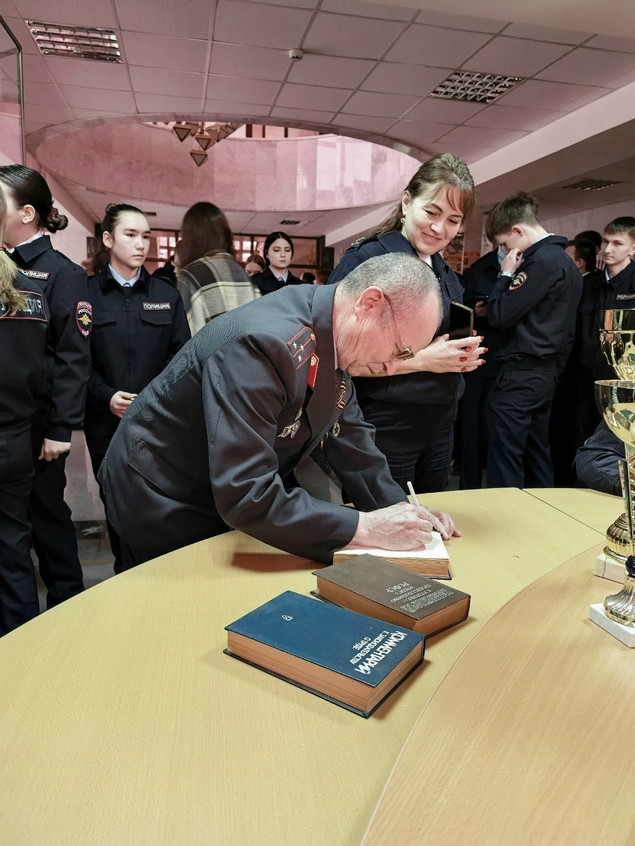 Бирские студенты поближе познакомились с профессиями полицейских