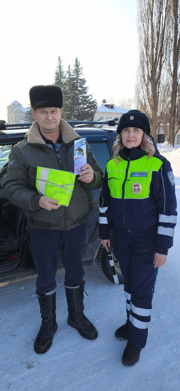 Сюрприз мужчинам Бирска на 23 февраля подарили сотрудницы госавтоинспекции