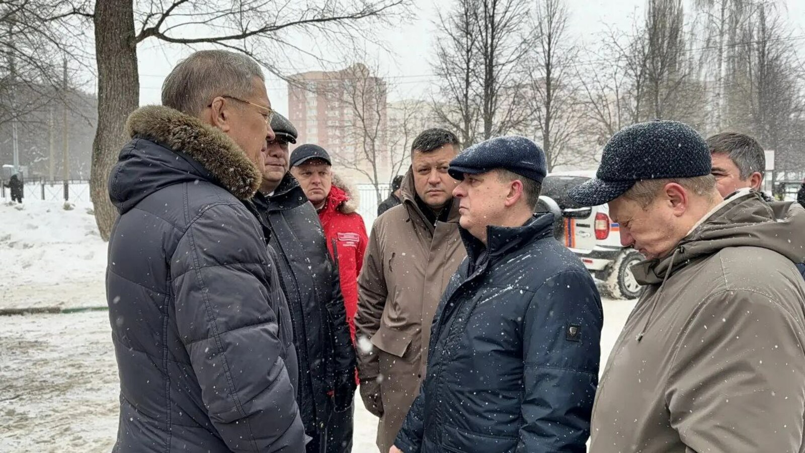 Глава Башкирии поручил разобраться с ситуацией в гимназии, где случилось ЧП