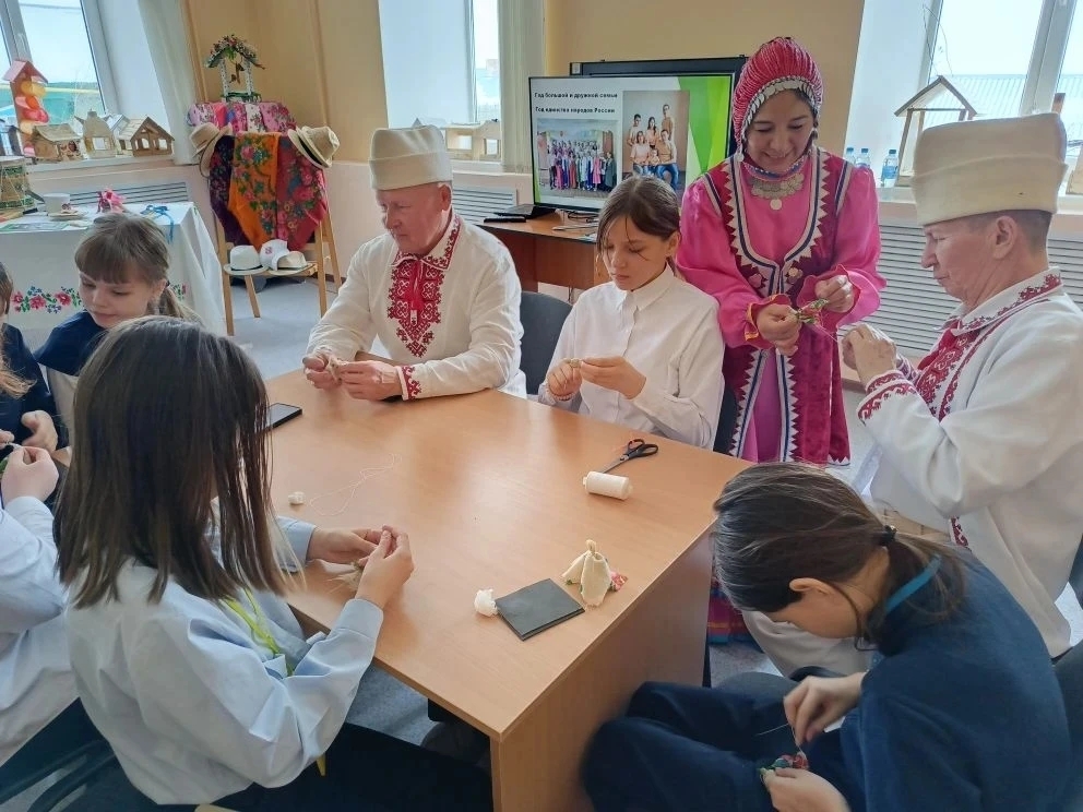 В  Бирском центре «Вояж» ознакомились с марийскими традициями