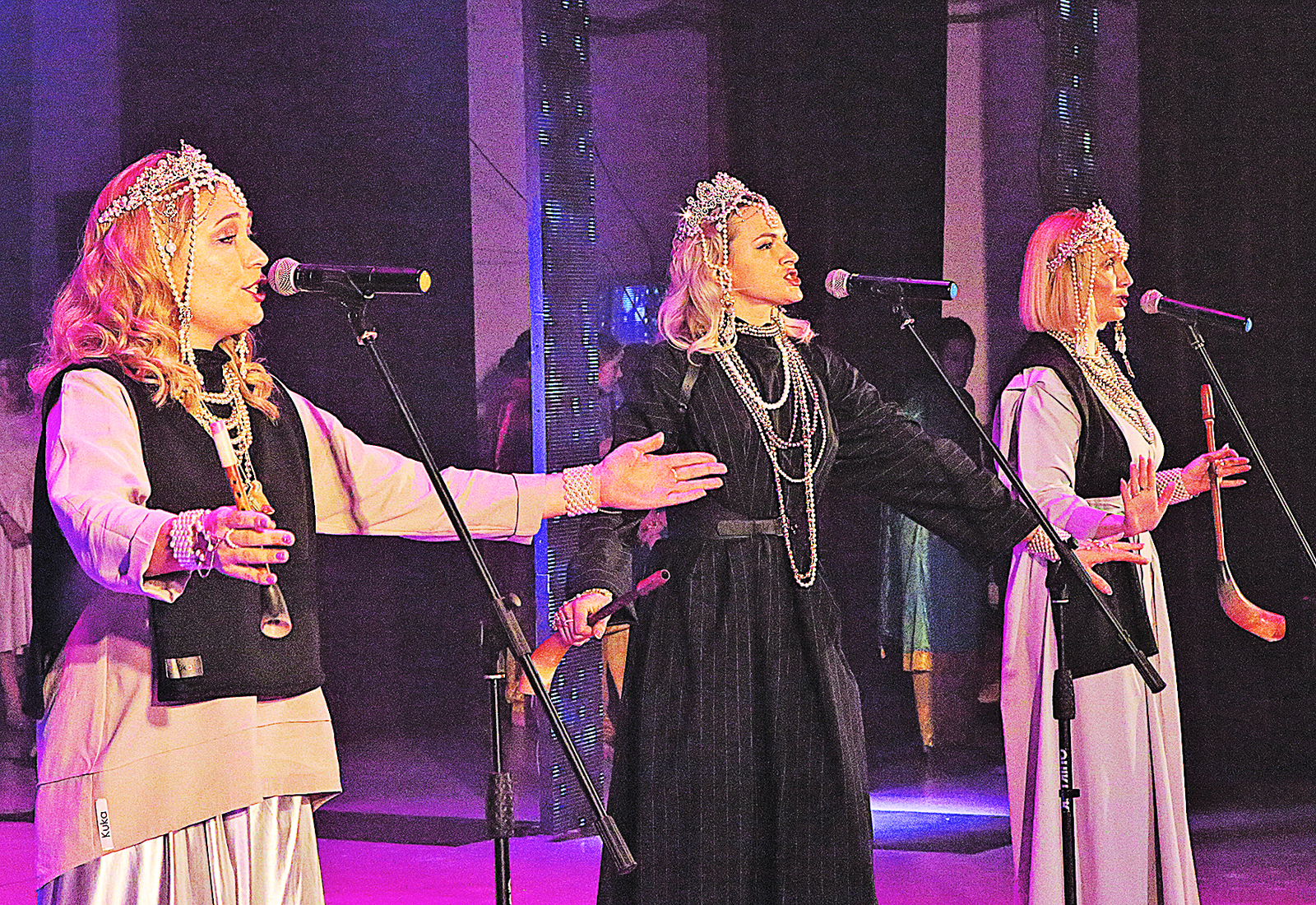 Ведущая группы Башкирии «Uzoritsa» раскачала зрителей гала-концерта «Крещенские морозы-2024» необычным звучанием знакомых мотивов