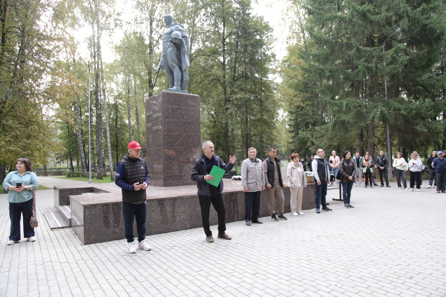 Степан Чиглинцев  Почетные гости приветствуют участников