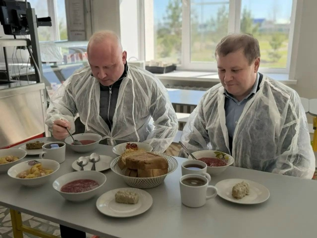 Глава администрации Бирского района оценил качество питания в школе