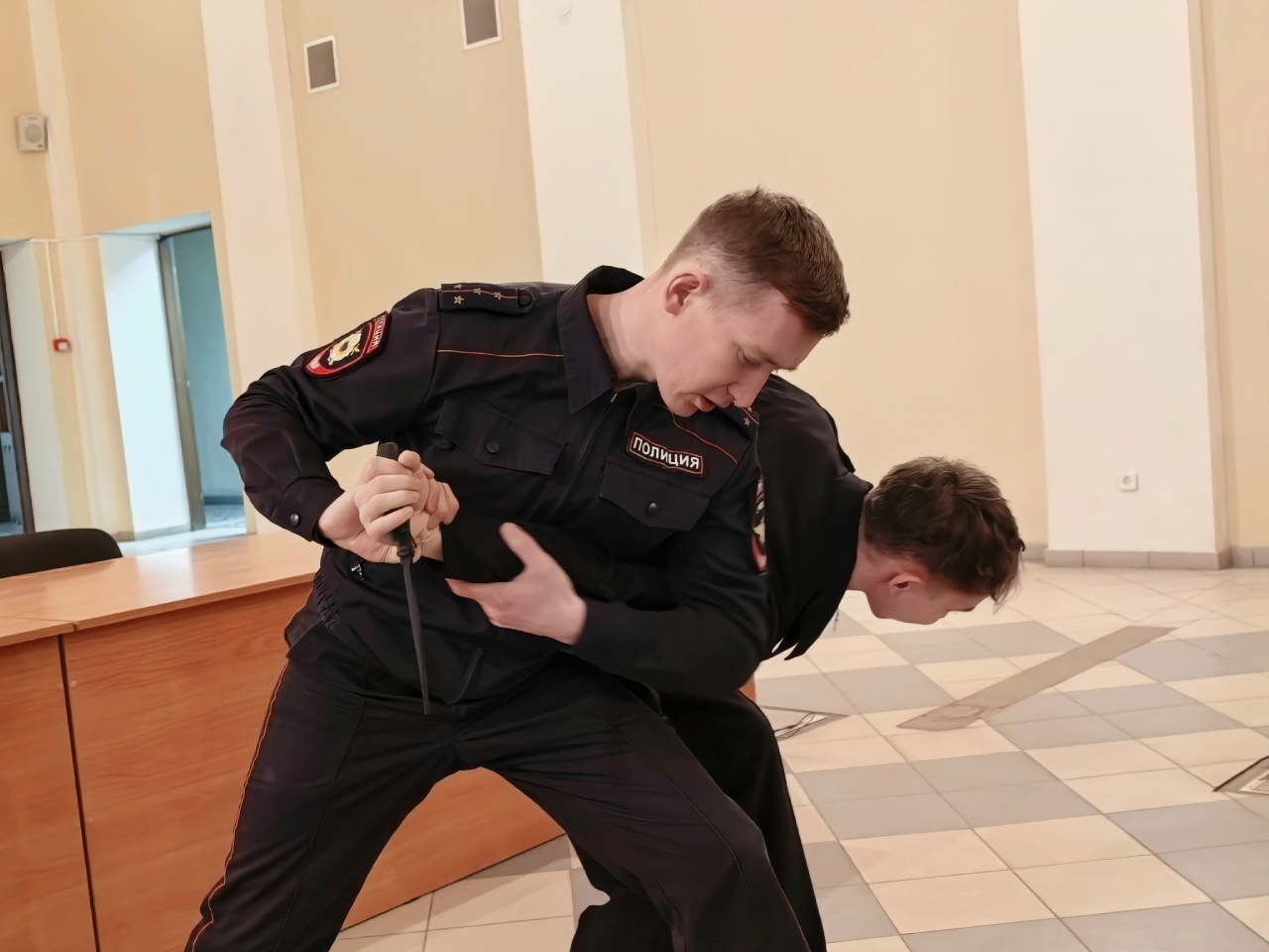 Бирские студенты поближе познакомились с профессиями полицейских