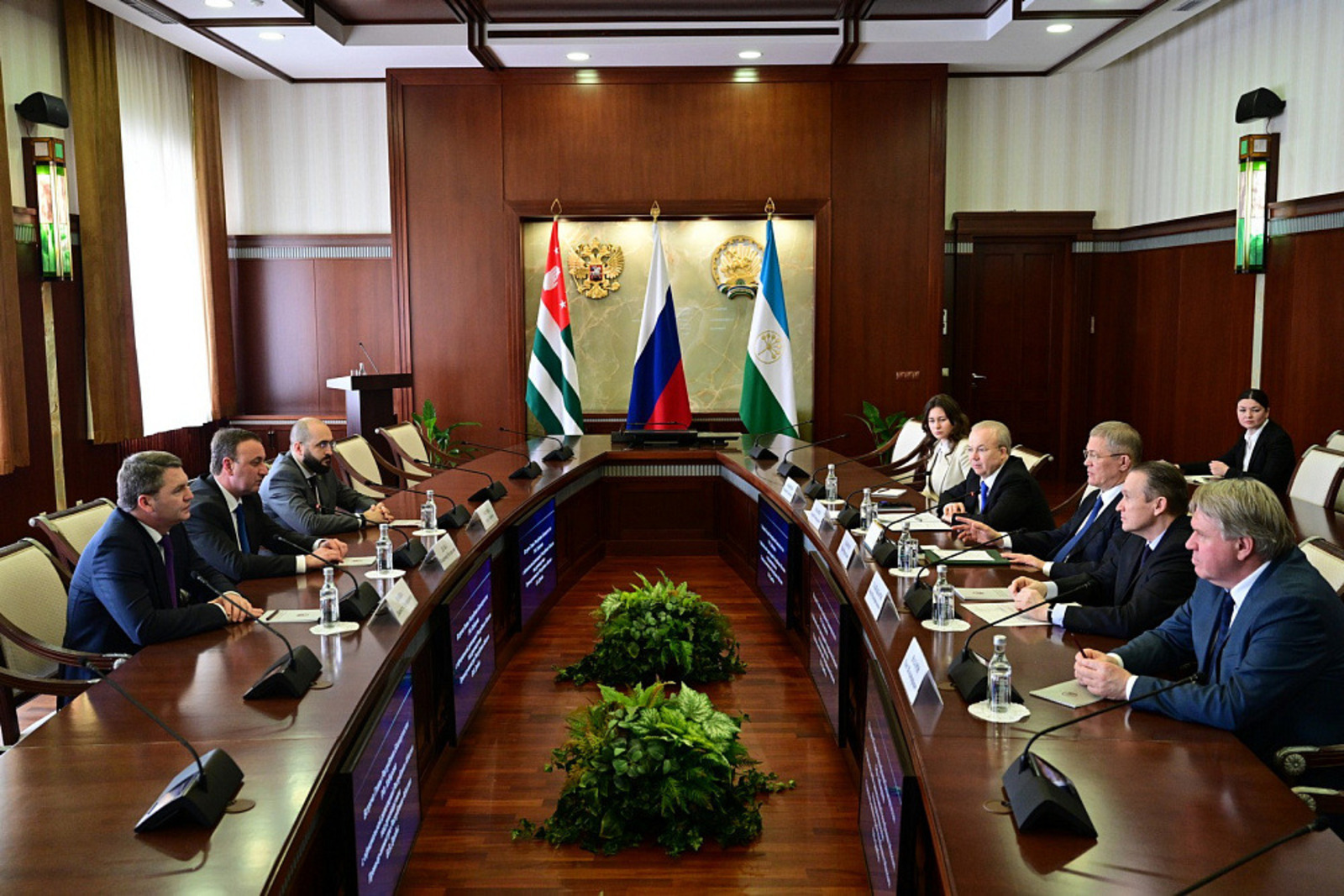 Глава Башкортостана Радий Хабиров  встретился с премьер-министром Абхазии