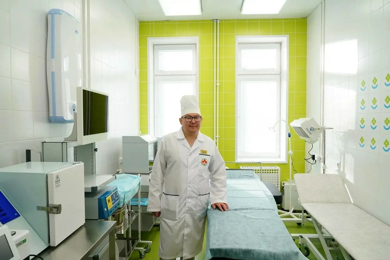 Глава Башкирии посетил новую детскую поликлинику в Учалах